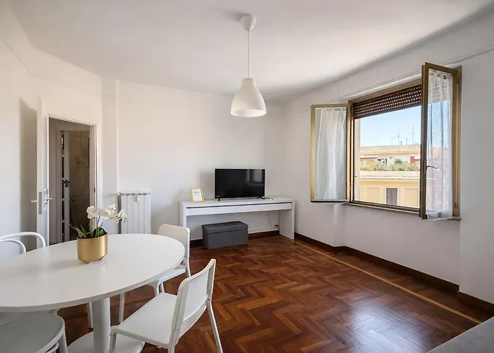 Walk To Metro A, Cozy 1br With Lift & Ac